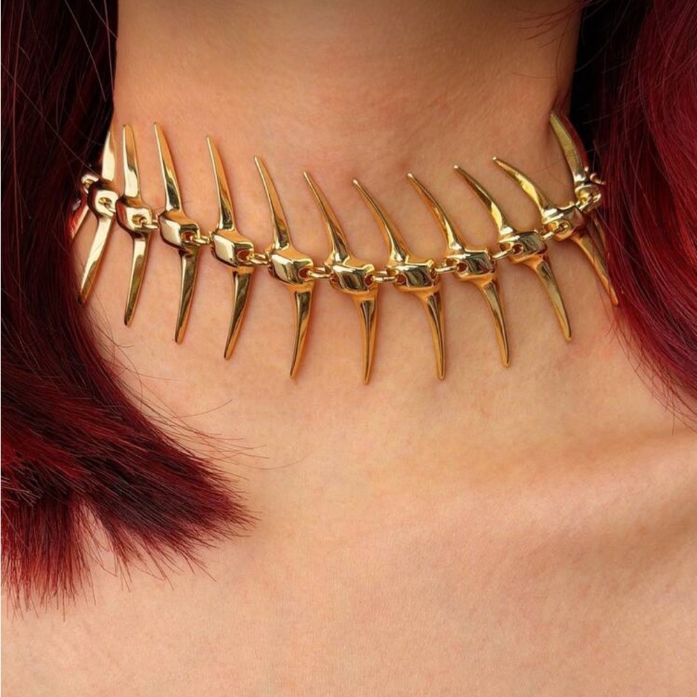Avant-Garde Spine Back Necklace - Picture 3 of 6